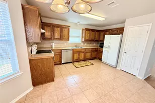 329 Hacienda Dr, Waxahachie, TX 75165 - Photo 7