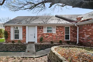 1049 Roaring Springs Rd, Fort Worth, TX 76114 - Photo 3