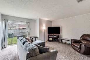 11 E Townhouse Ln, Grand Prairie, TX 75052 - Photo 5