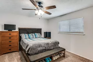 11 E Townhouse Ln, Grand Prairie, TX 75052 - Photo 13