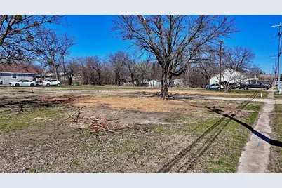 300 S Mill Street, Bowie, TX 76230 - Photo 17