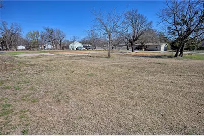 300 S Mill Street, Bowie, TX 76230 - Photo 5