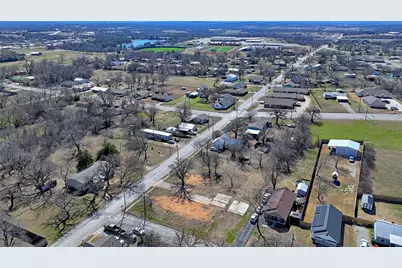 300 S Mill Street, Bowie, TX 76230 - Photo 1