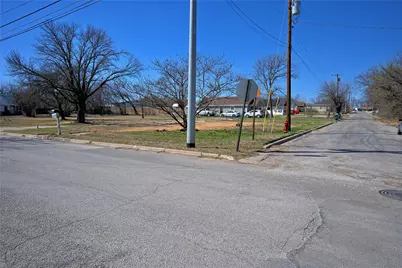 300 S Mill Street, Bowie, TX 76230 - Photo 3