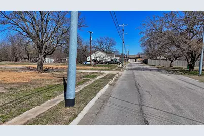 300 S Mill Street, Bowie, TX 76230 - Photo 7