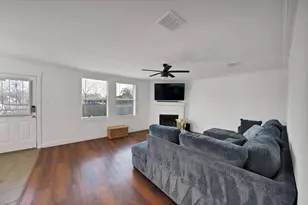 1120 Bumble Bee Dr, Lancaster, TX 75134 - Photo 15