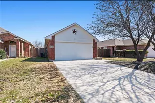 3122 Timber Creek Dr, Grand Prairie, TX 75052 - Photo 3