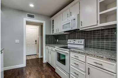 514 Hunters Glen Street, Lewisville, TX 75067 - Photo 7