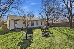 1015 N Howeth St, Gainesville, TX 76240 - Photo 33