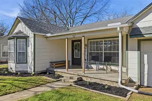 1015 N Howeth St, Gainesville, TX 76240 - Photo 5