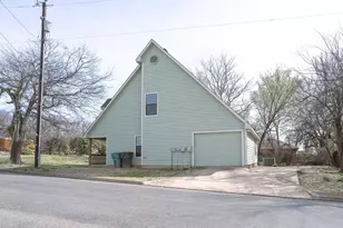 704 S Dewey Ave, Sherman, TX 75090 - Photo 27