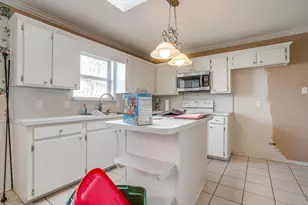 612 Melbourne Ct, Hurst, TX 76053 - Photo 11