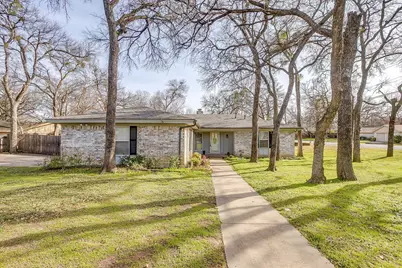 612 Melbourne Court, Hurst, TX 76053 - Photo 5