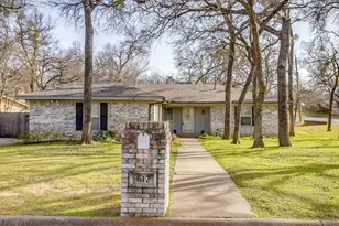 612 Melbourne Ct, Hurst, TX 76053 - Photo 3