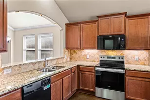 4205 Sapphire Ln, Granbury, TX 76049 - Photo 9