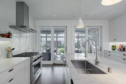 319 N Edgefield Avenue, Dallas, TX 75208 - Photo 11