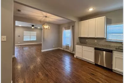 704 S Clinton Avenue, Dallas, TX 75208 - Photo 3