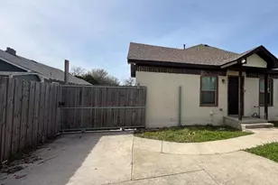 704 S Clinton Ave, Dallas, TX 75208 - Photo 15