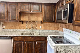 2300 Bamboo Dr, Arlington, TX 76006 - Photo 3