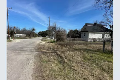 605 W Church Street, San Saba, TX 76877 - Photo 11