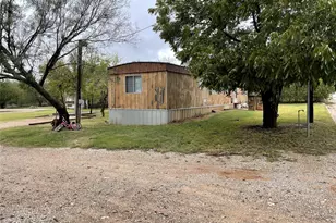 401 W Elliott St, Breckenridge, TX 76424 - Photo 13