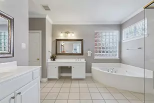 1200 Cedar Valley Dr, Irving, TX 75063 - Photo 11