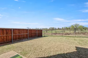 1056 Kaylie St, Grand Prairie, TX 75052 - Photo 25