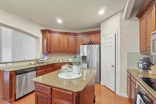 1056 Kaylie St, Grand Prairie, TX 75052 - Photo 11