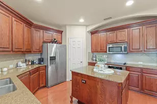 1056 Kaylie St, Grand Prairie, TX 75052 - Photo 9