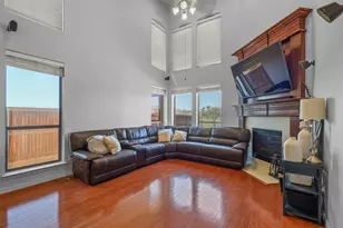 1056 Kaylie St, Grand Prairie, TX 75052 - Photo 3