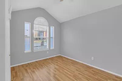 202 Matlock Meadow Drive, Arlington, TX 76002 - Photo 13