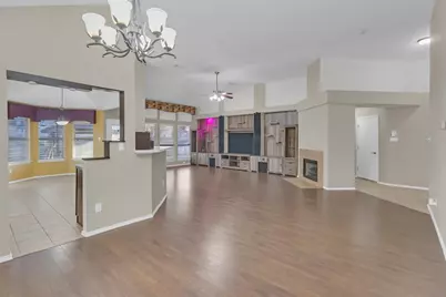 202 Matlock Meadow Drive, Arlington, TX 76002 - Photo 3