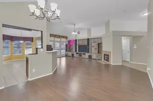 202 Matlock Meadow Dr, Arlington, TX 76002 - Photo 3