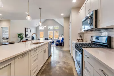 661 Bishop Heights Lane, Dallas, TX 75208 - Photo 11