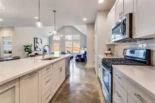 661 Bishop Heights Ln, Dallas, TX 75208 - Photo 11