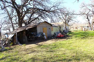 403 Mockingbird Ln, Chico, TX 76431 - Photo 23