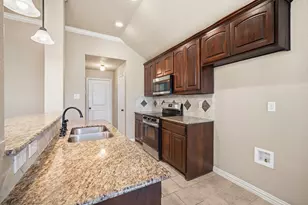 205 Commonwealth Cir, Waxahachie, TX 75165 - Photo 9