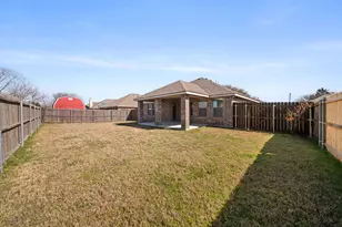 205 Commonwealth Cir, Waxahachie, TX 75165 - Photo 23