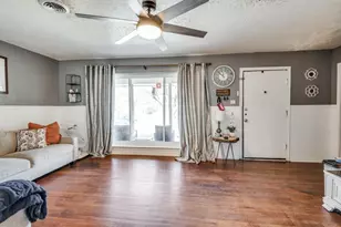 2206 Cloverdale St, Arlington, TX 76010 - Photo 3