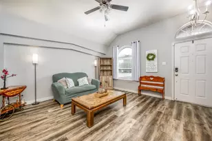 1719 Falcon Dr, Corinth, TX 76210 - Photo 5