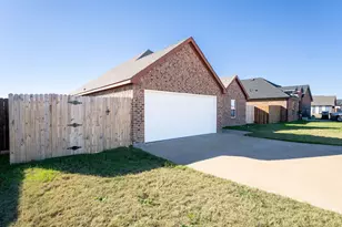 1020 Springview Ln, Mabank, TX 75147 - Photo 3