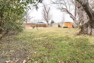 909 Bradfield Dr, Garland, TX 75042 - Photo 5