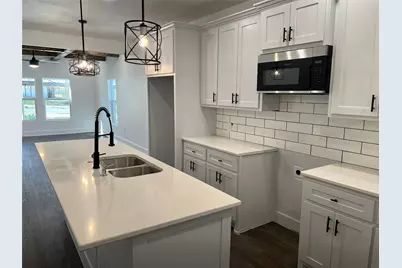 825 Texas Street, Graham, TX 76450 - Photo 3