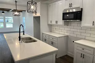 825 Texas St, Graham, TX 76450 - Photo 3