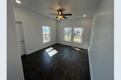 825 Texas Street, Graham, TX 76450 - Photo 5