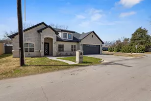 909 1st St, Bridgeport, TX 76426 - Photo 3