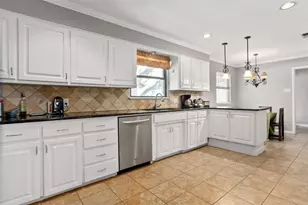 4224 Westmont Ct, Fort Worth, TX 76109 - Photo 9