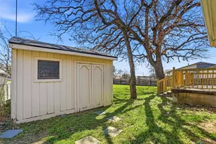 117 Oakwood Dr, Keene, TX 76059 - Photo 31