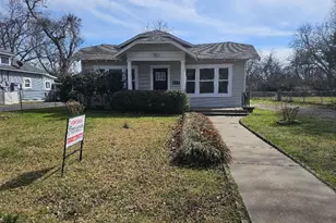 217 W Heard St, Cleburne, TX 76033 - Photo 1