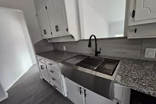 217 W Heard St, Cleburne, TX 76033 - Photo 7